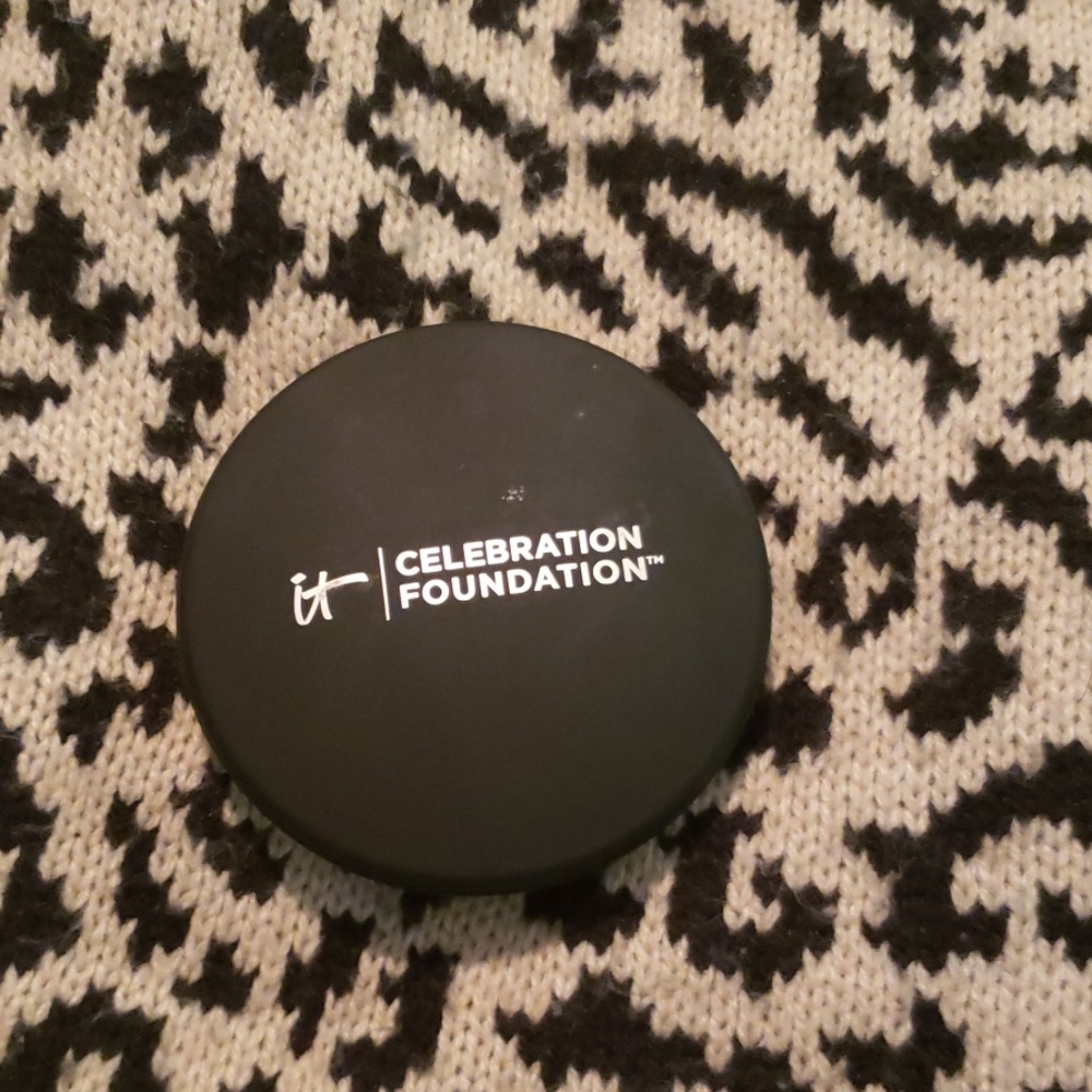 it Costmetics foundation